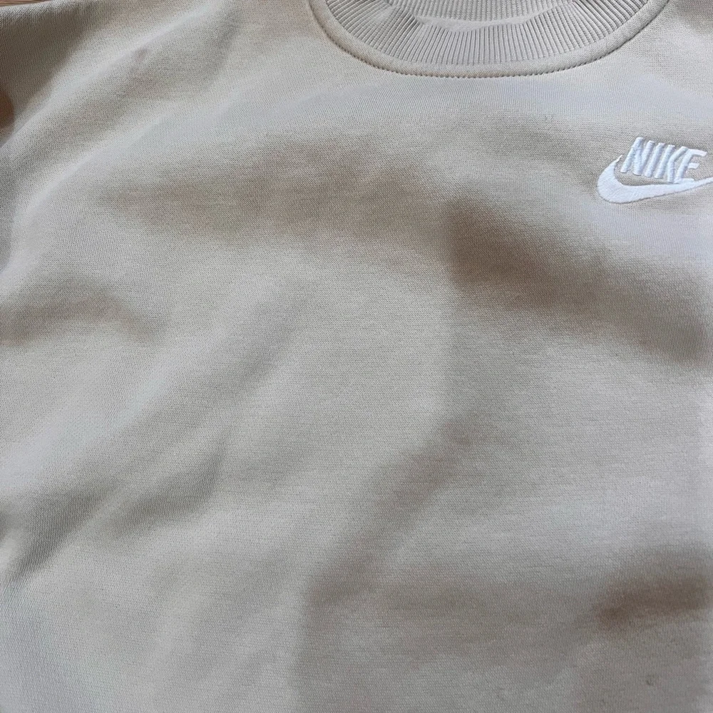 Nike Cream Youth Crew Neck Sweatshirt - Size Small - Picture 3 of 4